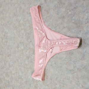 NWT VS pink thong panties M